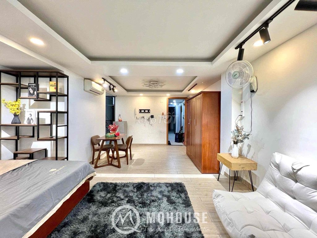 Room 1 Bancol at Tan Son Nhut Airport, Cv Gi Y, Swedish CWA