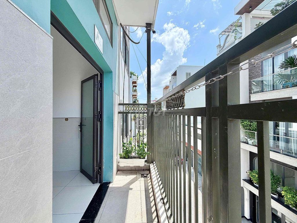 The balcony is 30 M2 wide - super-sluntary - in the fourth quarter.