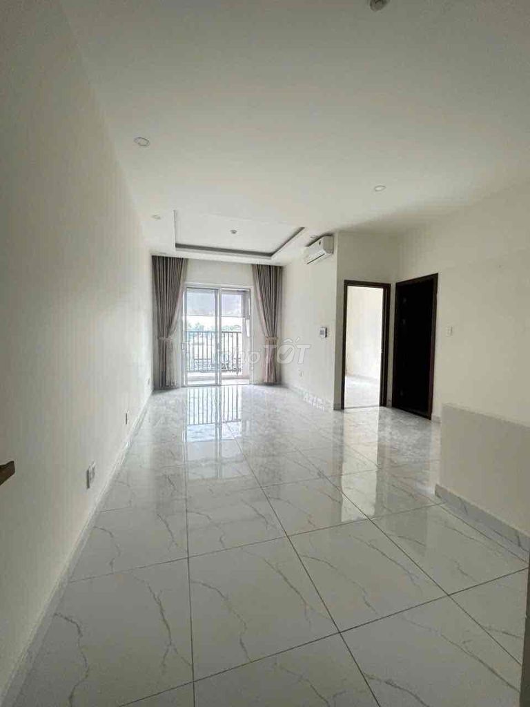 Orchard Parkview building. One bedroom. It's near Tan Son Nhut