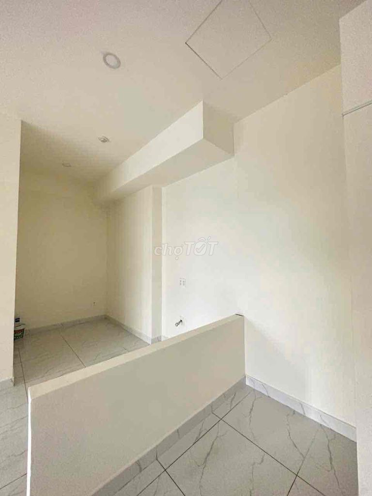 Orchard Parkview building. One bedroom. It's near Tan Son Nhut