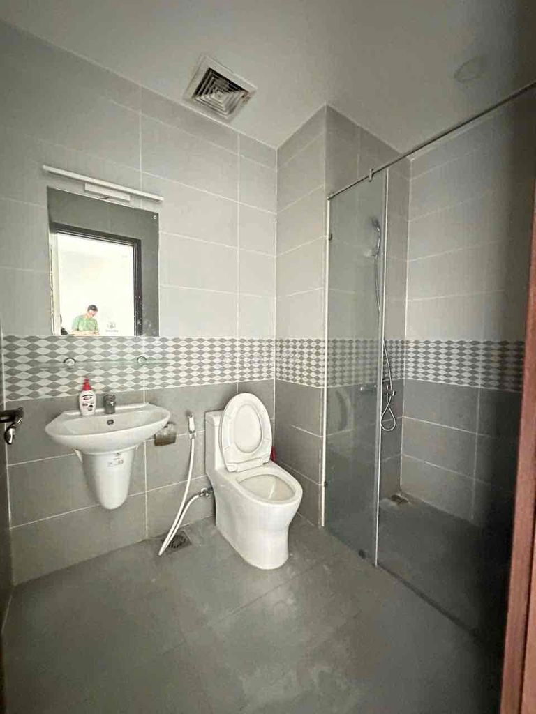 Orchard Parkview building. One bedroom. It's near Tan Son Nhut