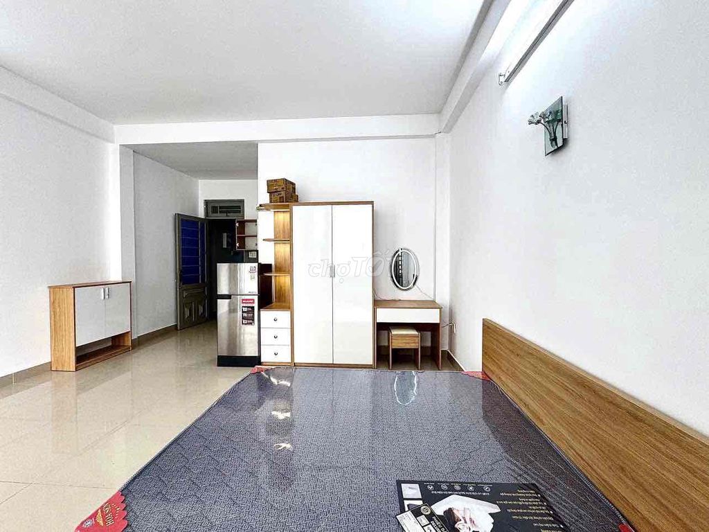Rent the apartment near the Democratic Circle, the Viettel Building, full interior of District 3.