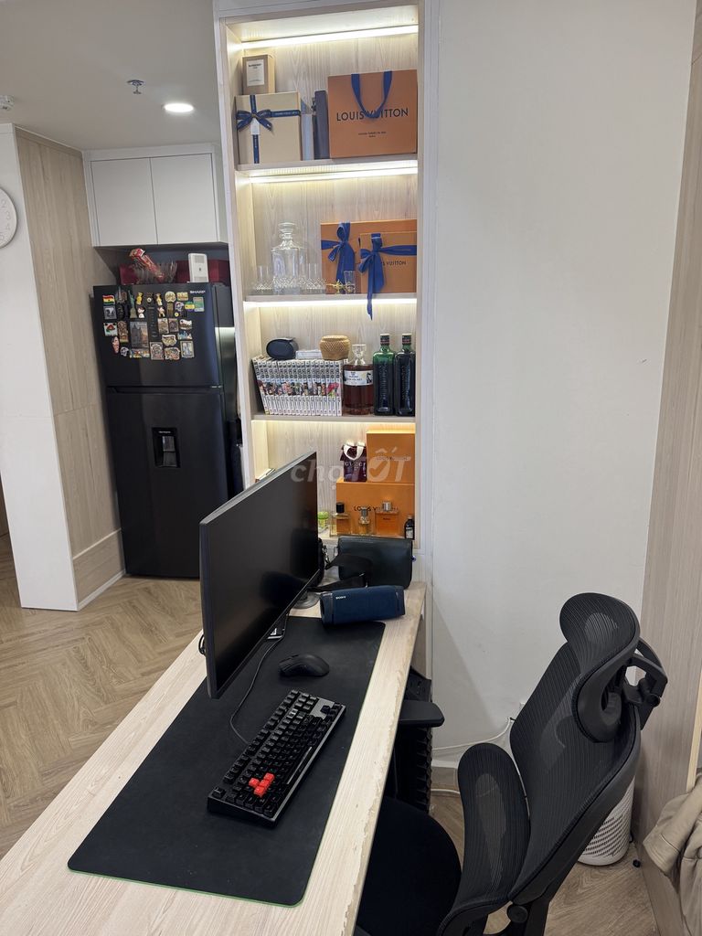 Rent apartment 64 meters, top-level furniture, and sinker.