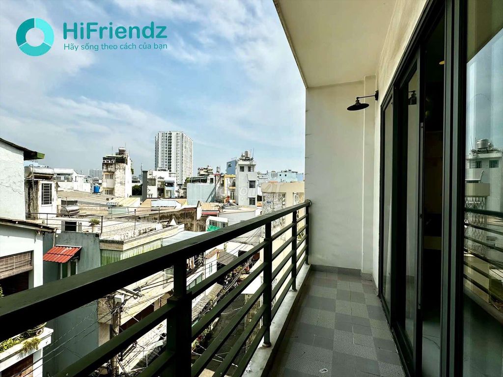 30 meters wide open, clear Âu Dương Lân Street.
