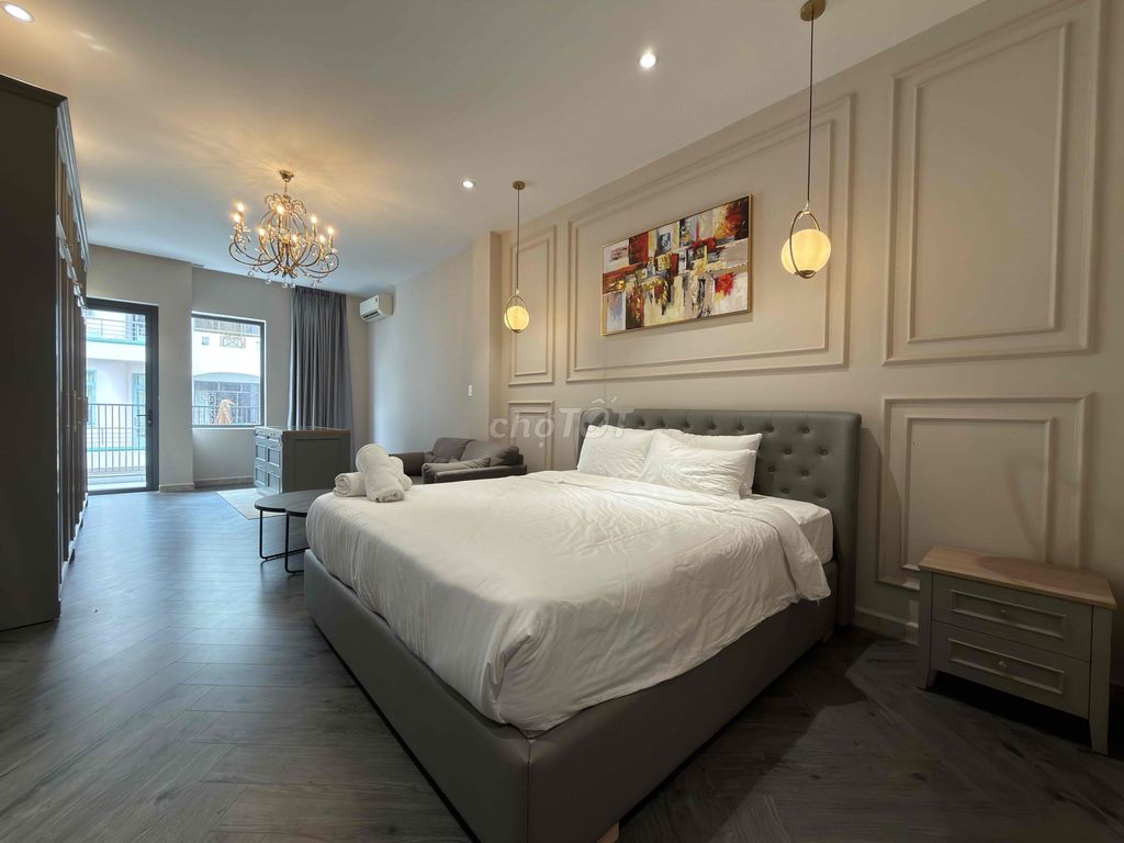 Rent apartment luxry 40 M2 in front of Tân Định - nice balcony
