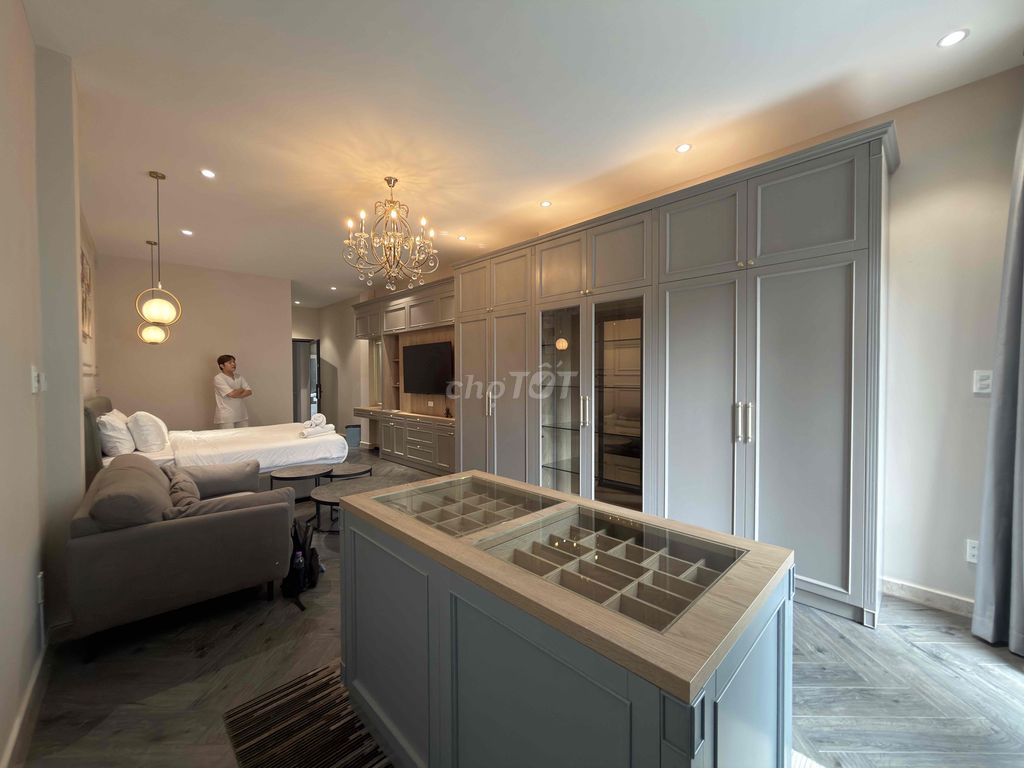 Rent apartment luxry 40 M2 in front of Tân Định - nice balcony