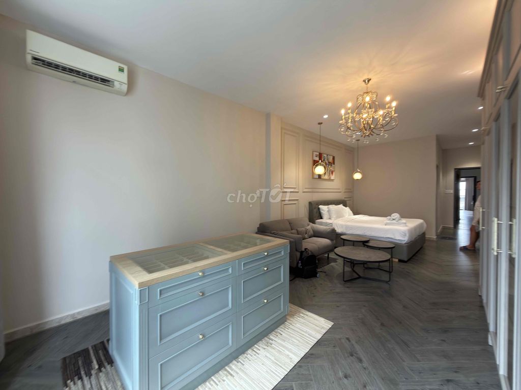 Rent apartment luxry 40 M2 in front of Tân Định - nice balcony