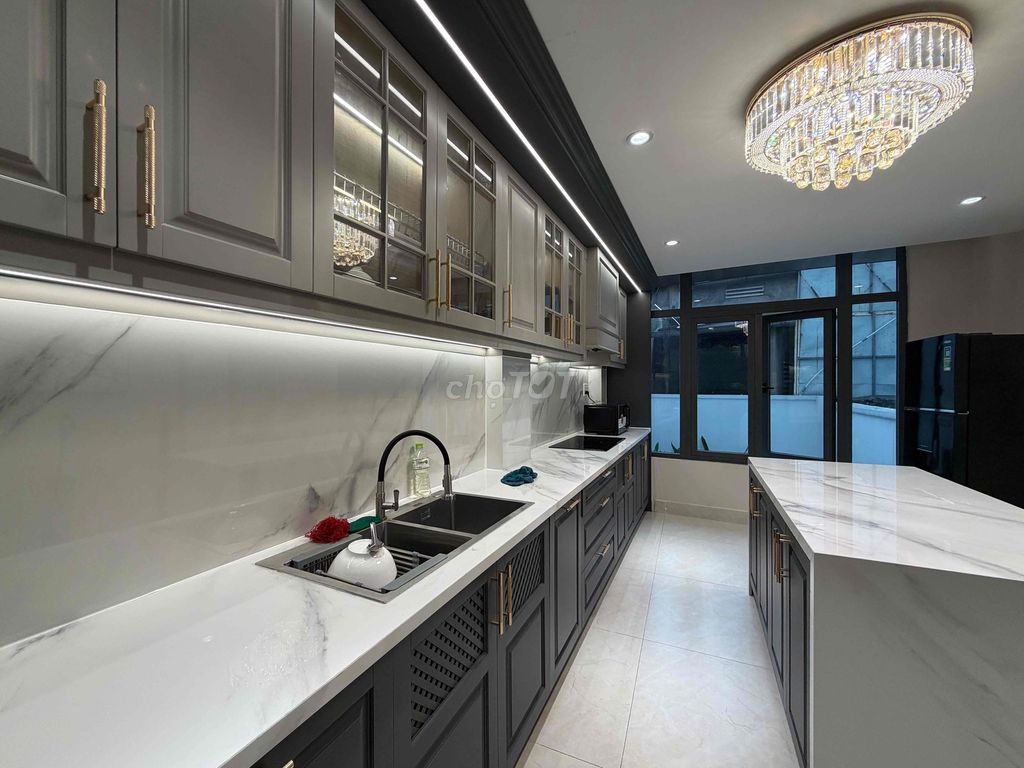 Rent apartment luxry 40 M2 in front of Tân Định - nice balcony
