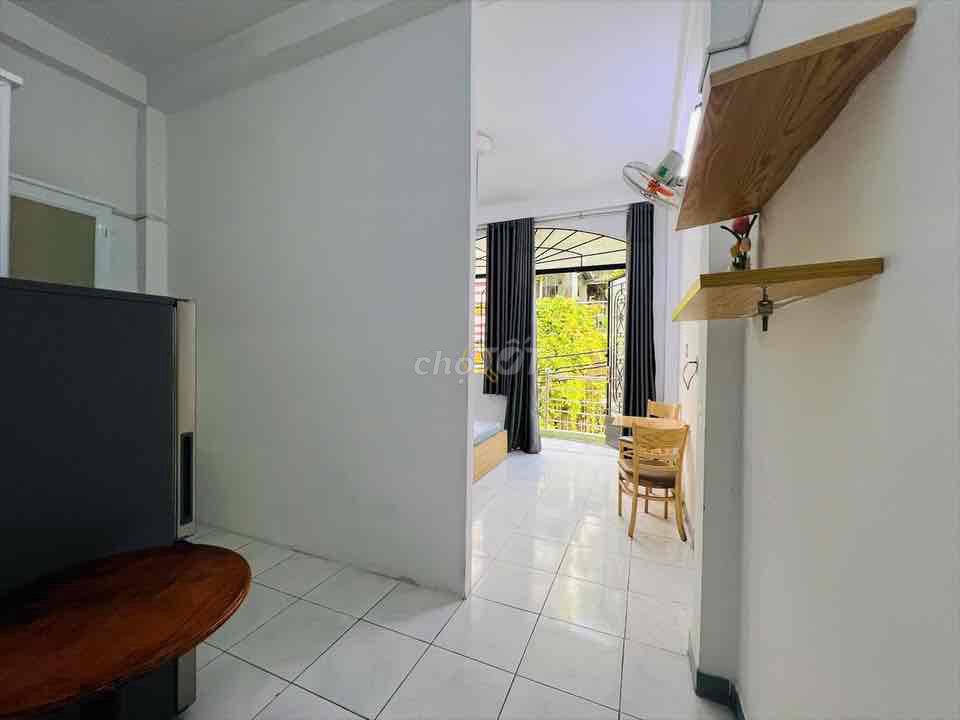 Bình Thạnh 01 apartment has its own balcony - clear light, very easy to find