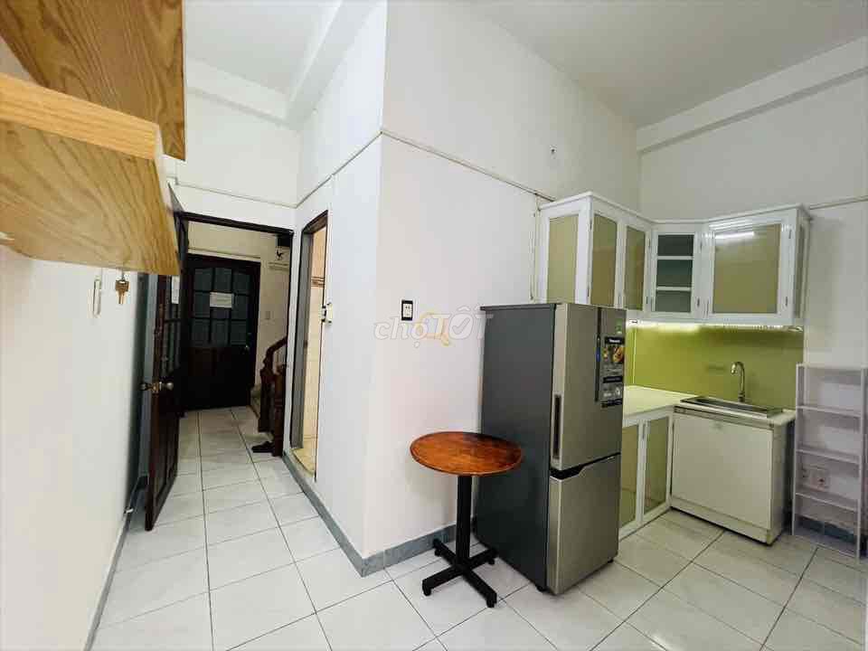 Bình Thạnh 01 apartment has its own balcony - clear light, very easy to find