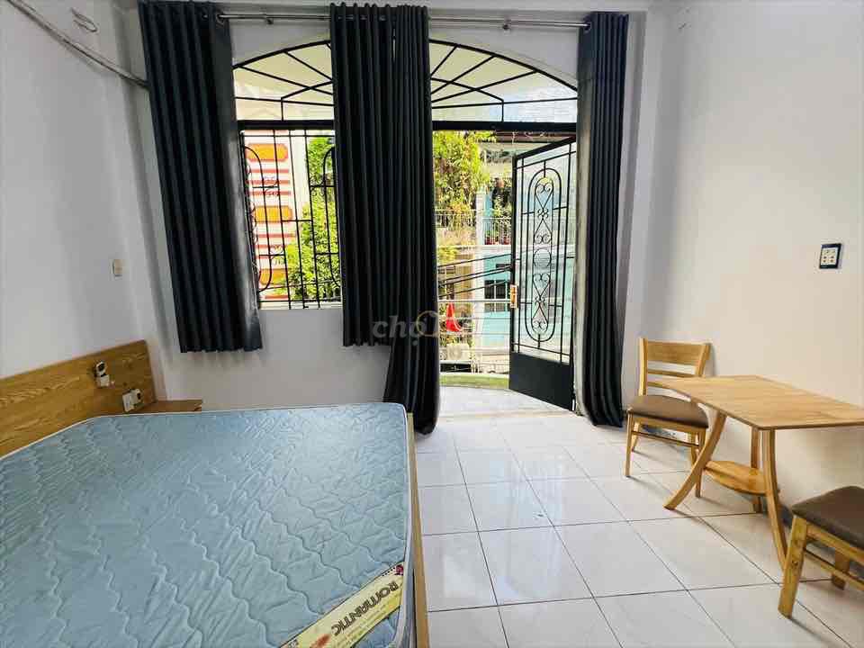 Bình Thạnh 01 apartment has its own balcony - clear light, very easy to find