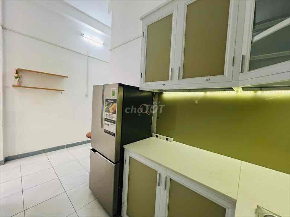 Bình Thạnh 01 apartment has its own balcony - clear light, very easy to find