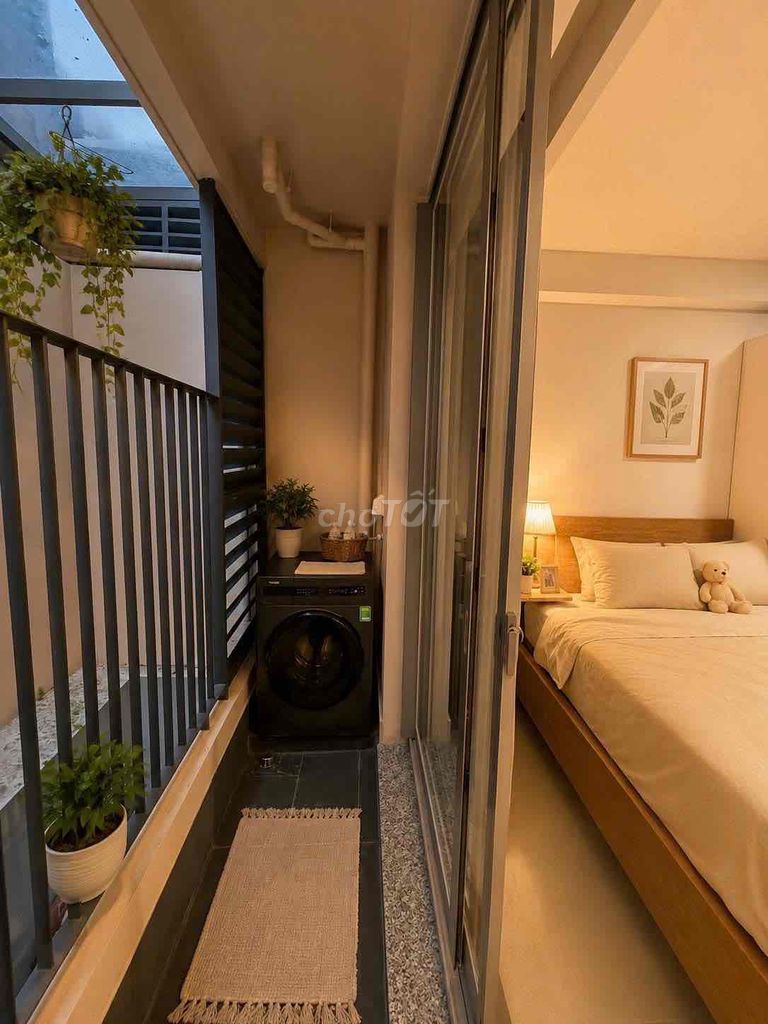 Rent a full house balcony near Lake Turtle 3.