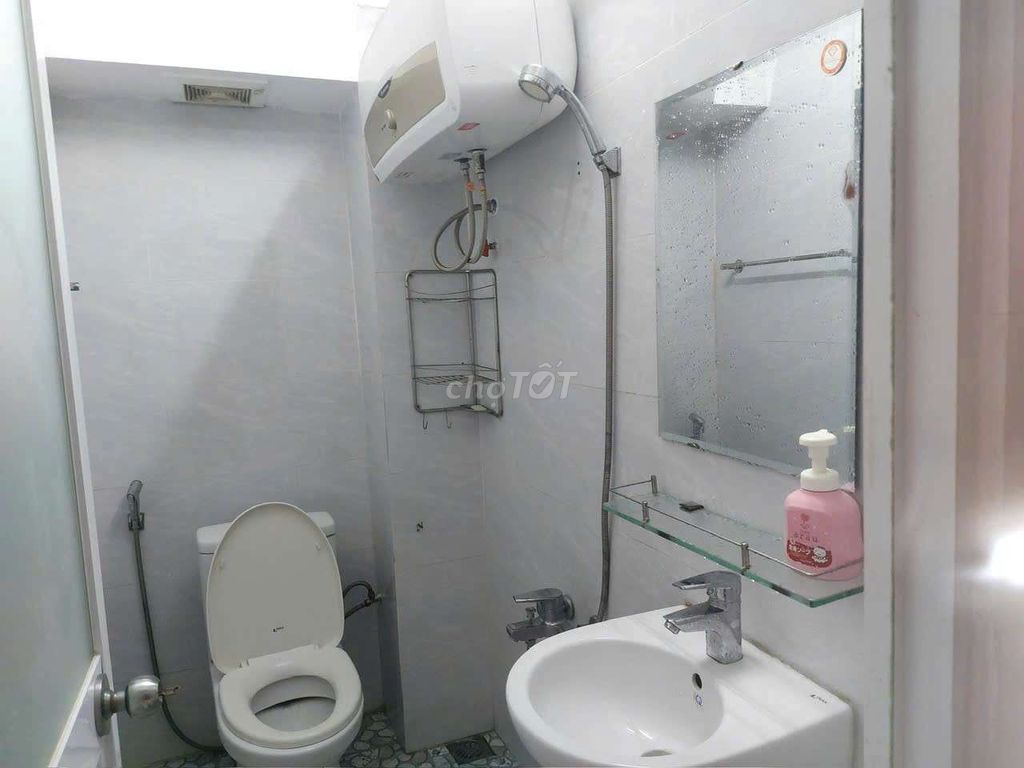 3 bedrooms, full furniture, free parking cars.