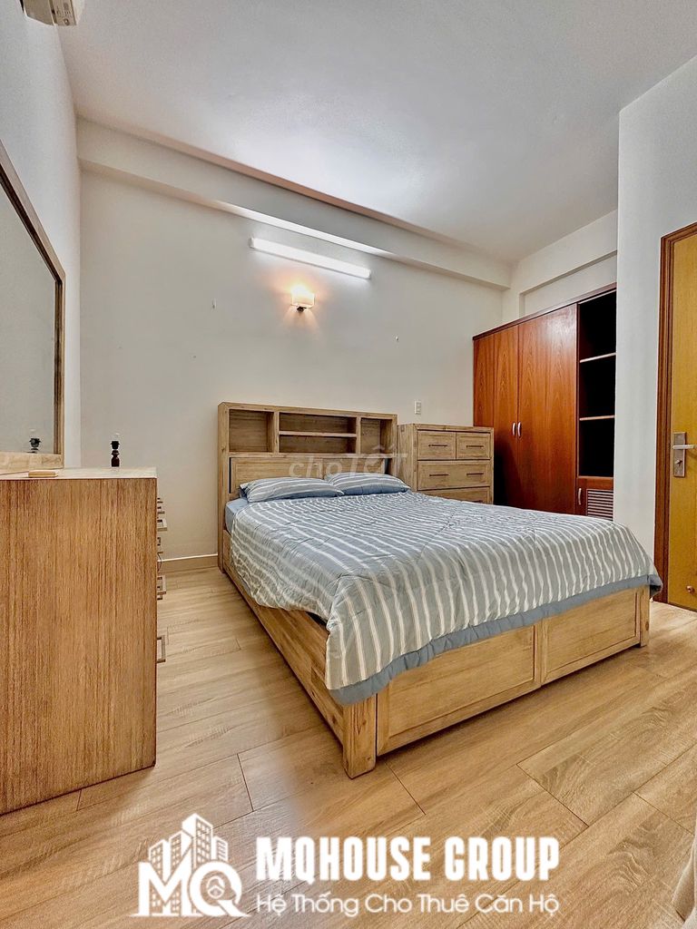 A police elevator bedroom near Emperor's Coast/Shikq1 School