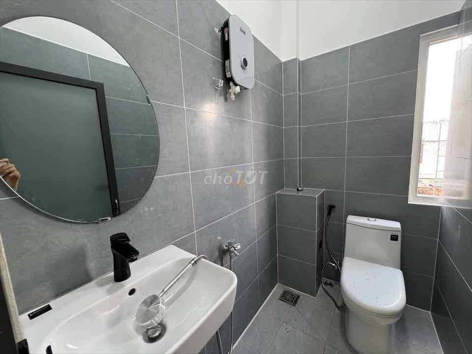 One bedroom right here, Lê Văn Sỹ - tone white light - suntaning band.