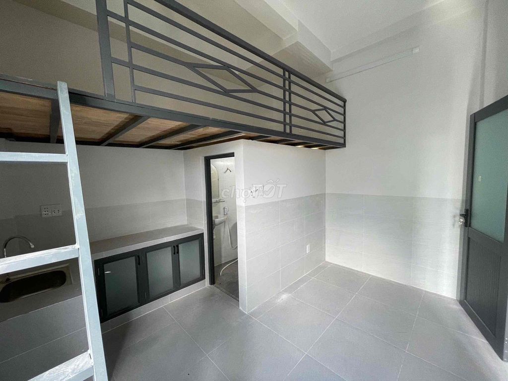 open new project 100% pre-intended interior, sky window right up to the base of spades