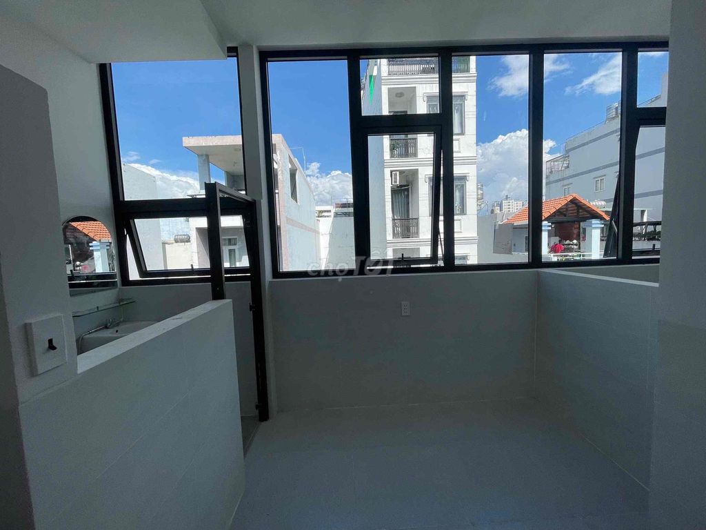 open new project 100% pre-intended interior, sky window right up to the base of spades