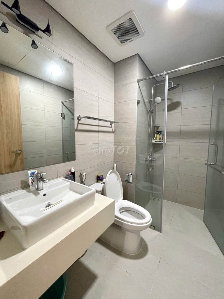 Rent Akari City Võ Văn Kiệt 61 m2 bedrooms a senior interior toilet