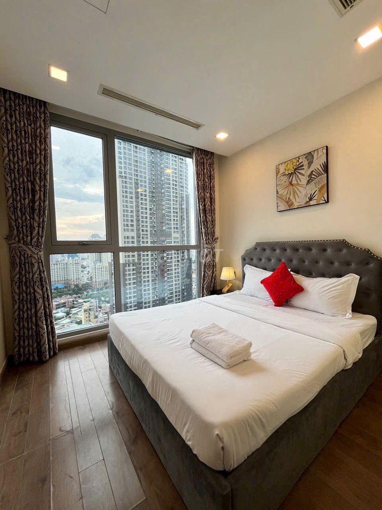 The three-room super. Two Orchard Parkview toilets for only 22 million near the airport.
