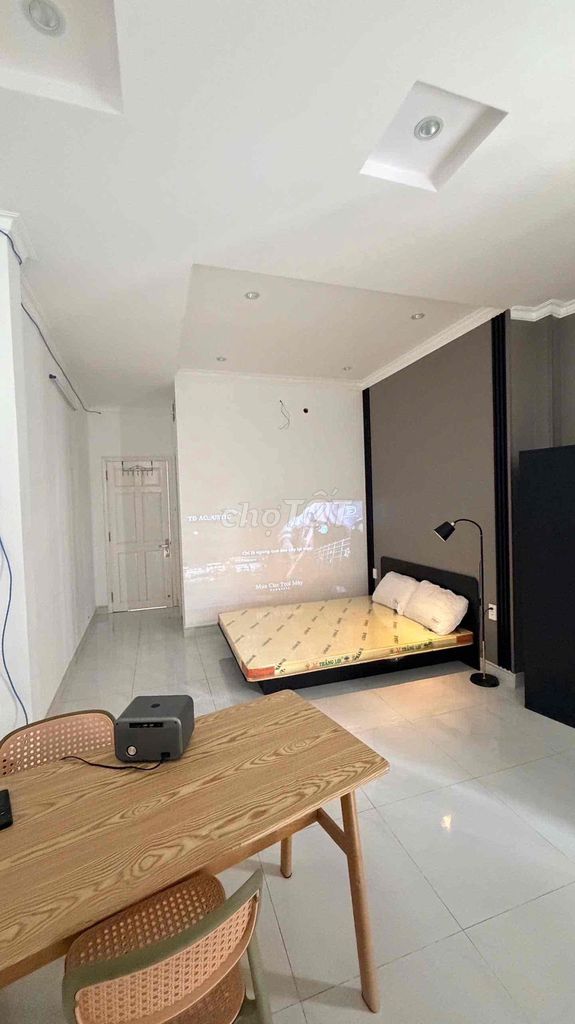Rent a service apartment with elevators, open balcony.