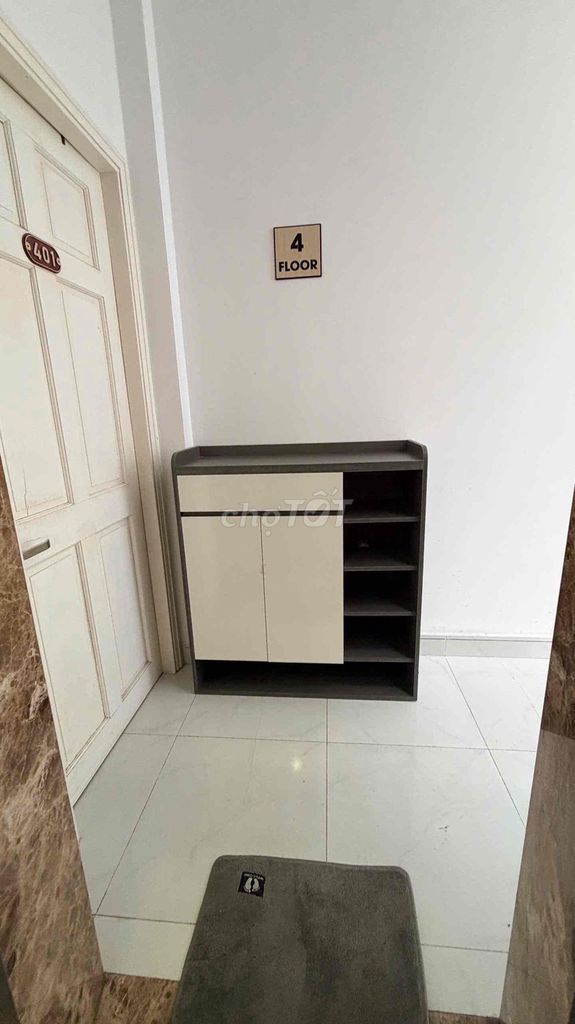 Rent a service apartment with elevators, open balcony.