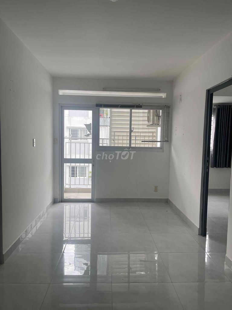 Rent two bedrooms, two toilets, one air conditioning, one Ehome S hot water machine, at 7.5 million a month.