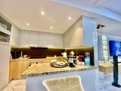Need to rent Penhouse 4 Cảnh Viên 2 Bedrooms, across from Midtown apartments.
