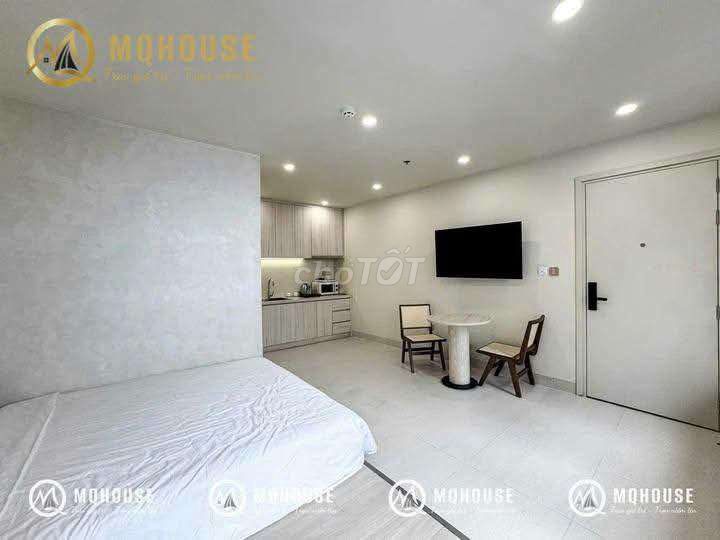 Studio Full Seven, Tân Hương.