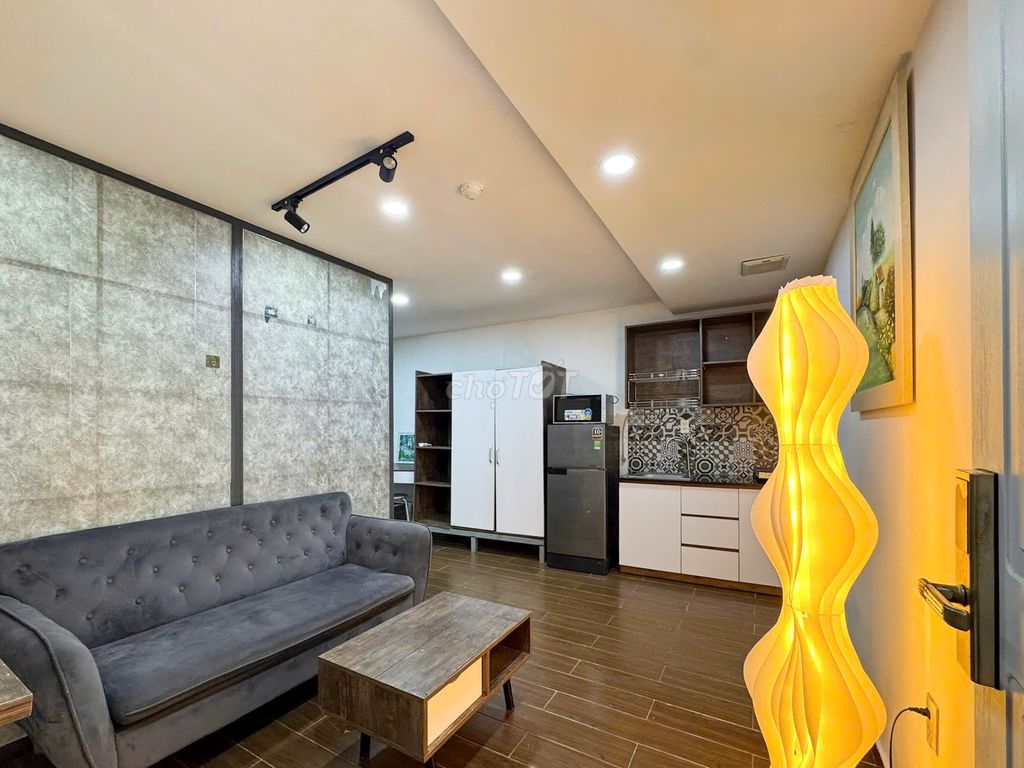 It was the owner who rented a one-room room at the city market.