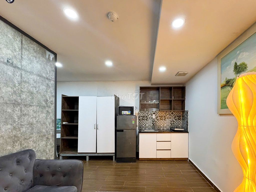 It was the owner who rented a one-room room at the city market.