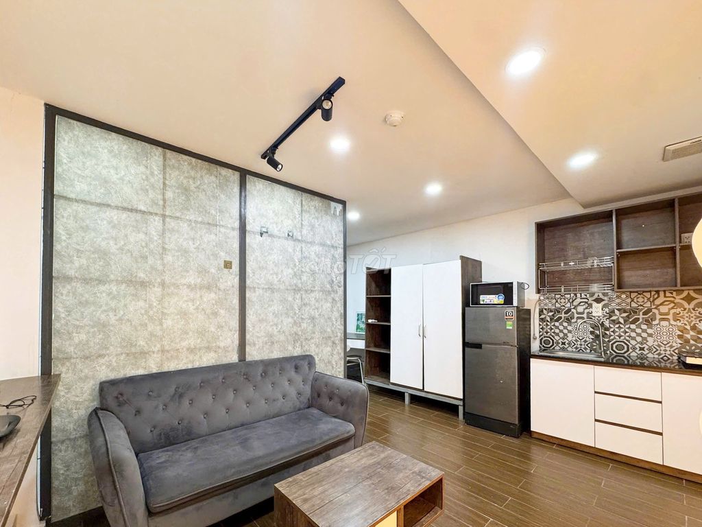 It was the owner who rented a one-room room at the city market.