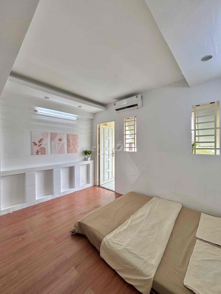 Large balcony studio