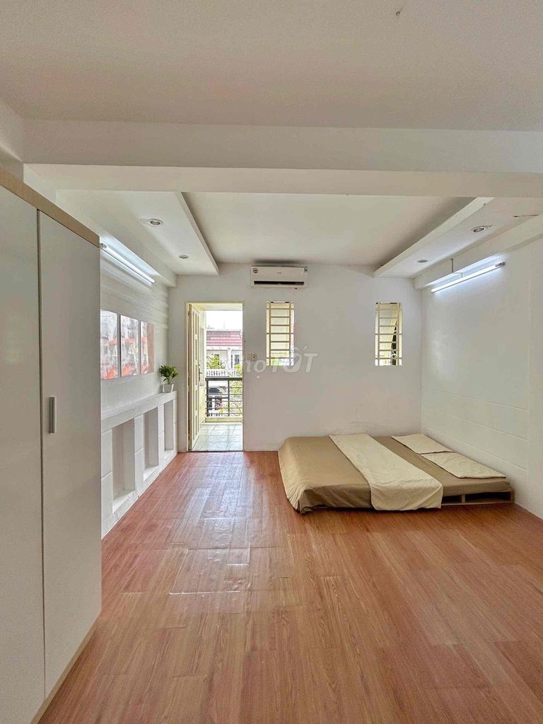 Large balcony studio