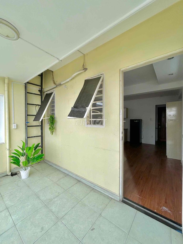 Large balcony studio