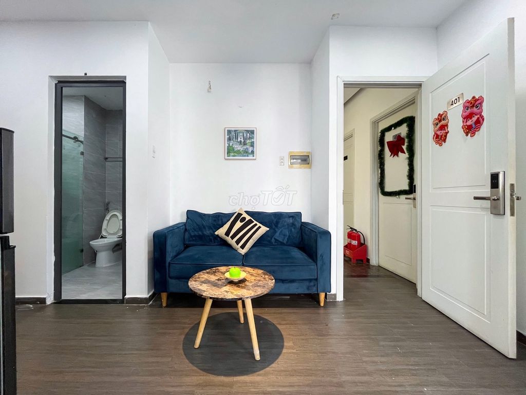 It's the owner who rents a Nguyễn Trãi bedroom, the city market, the hospital, the street.