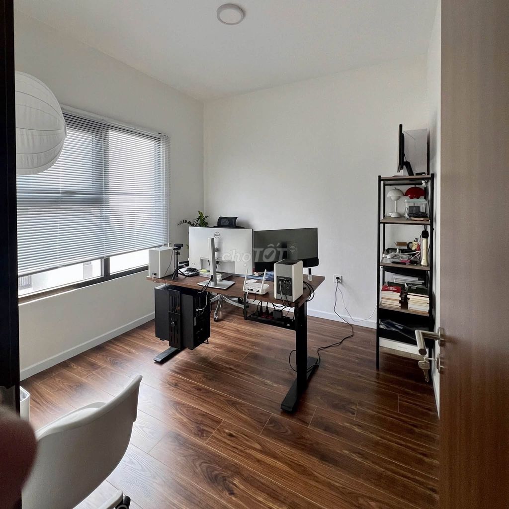 We'll rent out The Privia XLTium. 83 meters. Three bedrooms. Two beautiful new toilets.