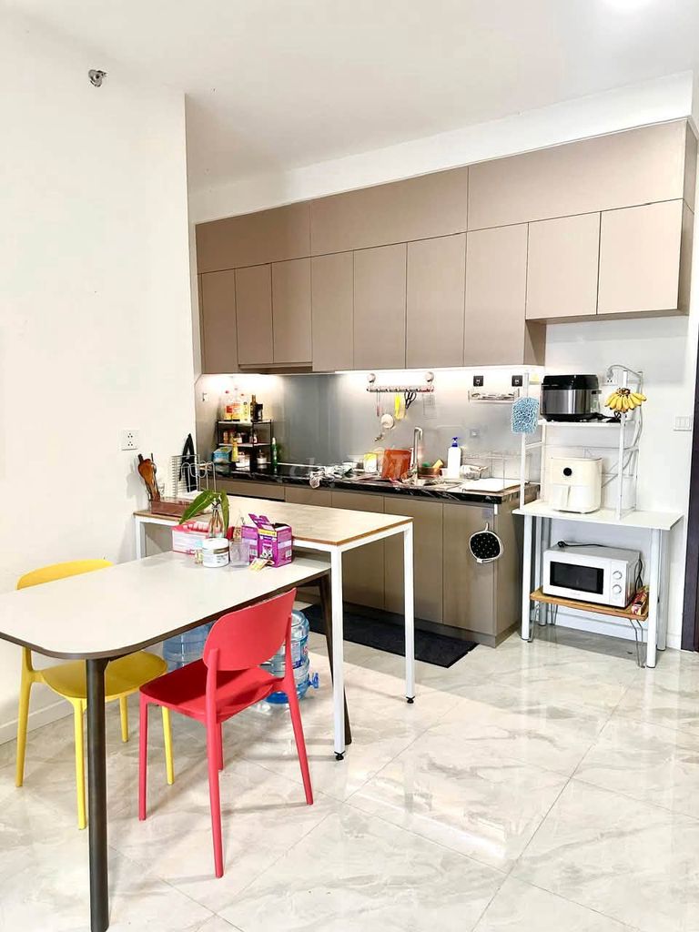 We'll rent out The Privia XLTium. 83 meters. Three bedrooms. Two beautiful new toilets.
