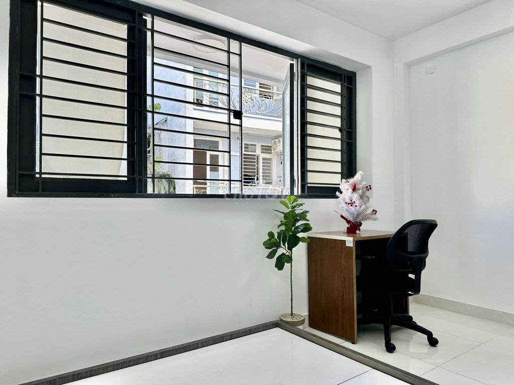Hire the Studio City's Large Window Door Lê Thúc Hoạch Tân Phú Street.