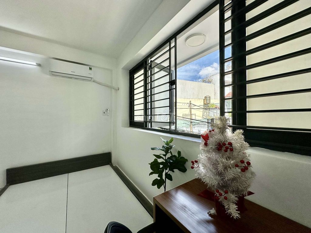 Hire the Studio City's Large Window Door Lê Thúc Hoạch Tân Phú Street.