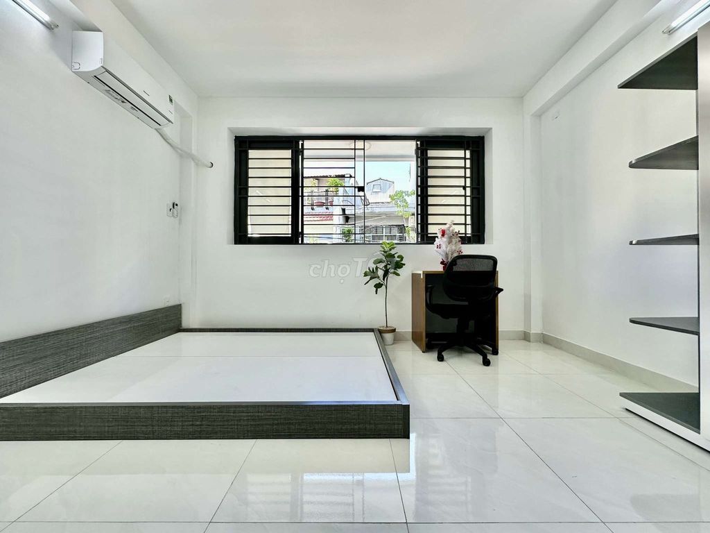 Hire the Studio City's Large Window Door Lê Thúc Hoạch Tân Phú Street.
