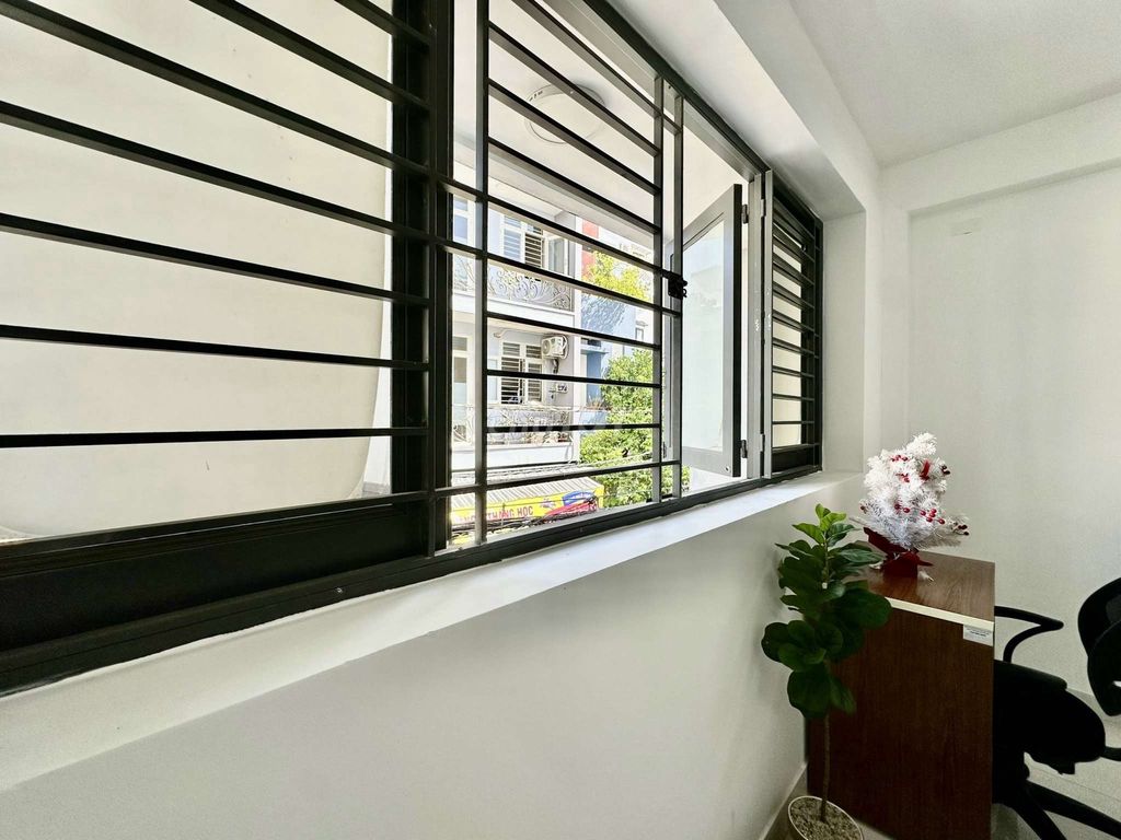 Hire the Studio City's Large Window Door Lê Thúc Hoạch Tân Phú Street.