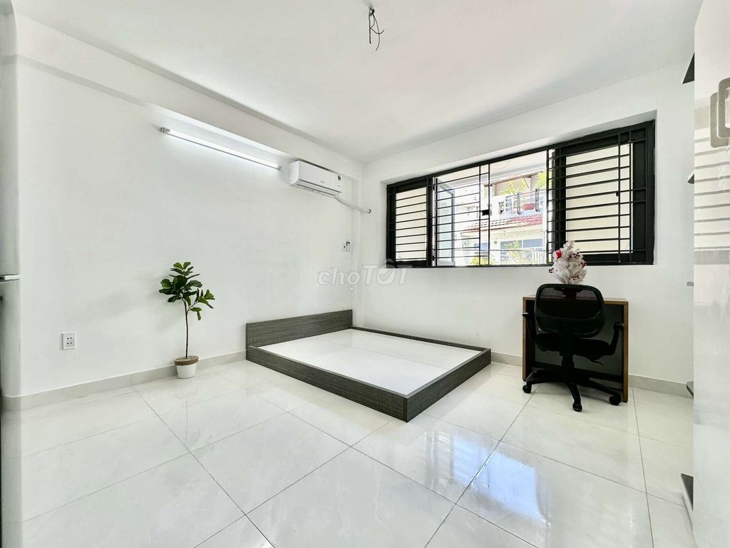 Hire the Studio City's Large Window Door Lê Thúc Hoạch Tân Phú Street.