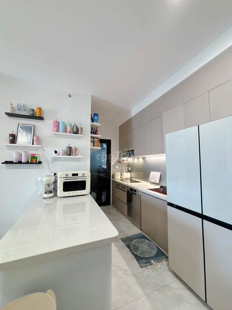 Let's rent The Privia 1.8.8 feet. 3 bedrooms.