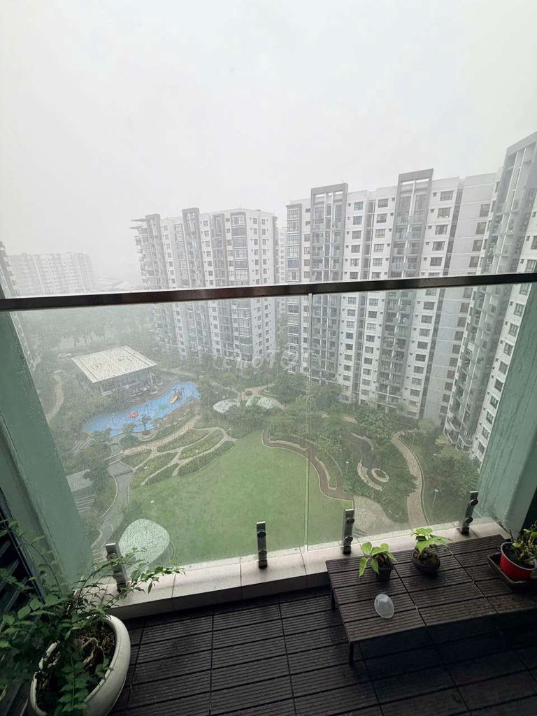 To hire emerals celadon, full interior, view pool