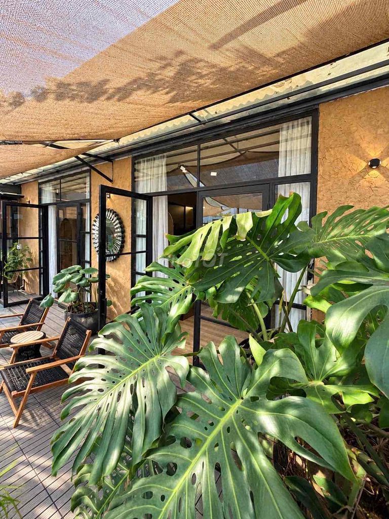 Penthouse is a high-end garden at Tan Son Nhut Airport, Royal Park.