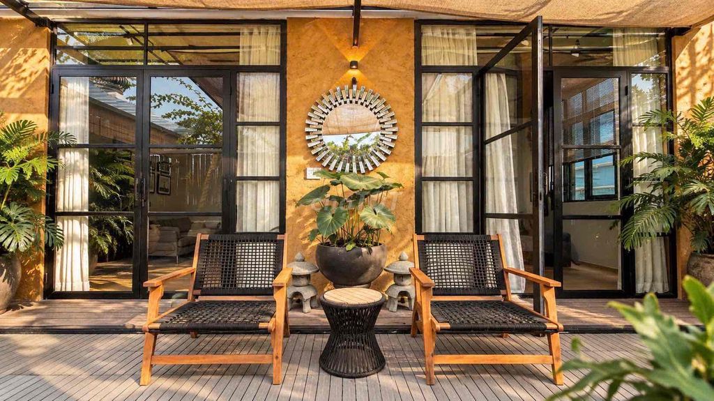Penthouse is a high-end garden at Tan Son Nhut Airport, Royal Park.