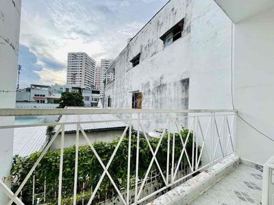 Lê Văn Sỹ senior dorm.