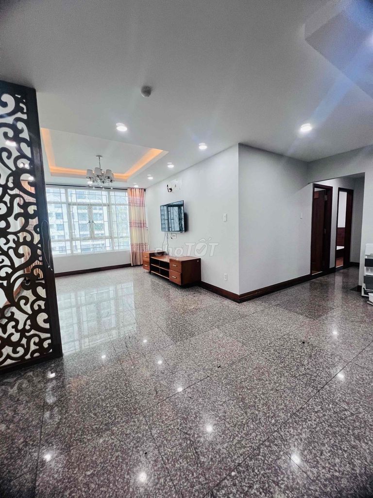 To hire the emperor 2 master bedroom 115 M view pool east cool