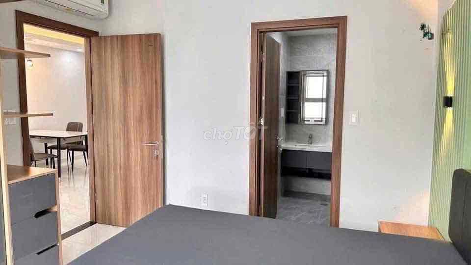Rent the apartment. Two bedrooms. 2 Saigon South 71mmm full of furniture. 714 million in right now.